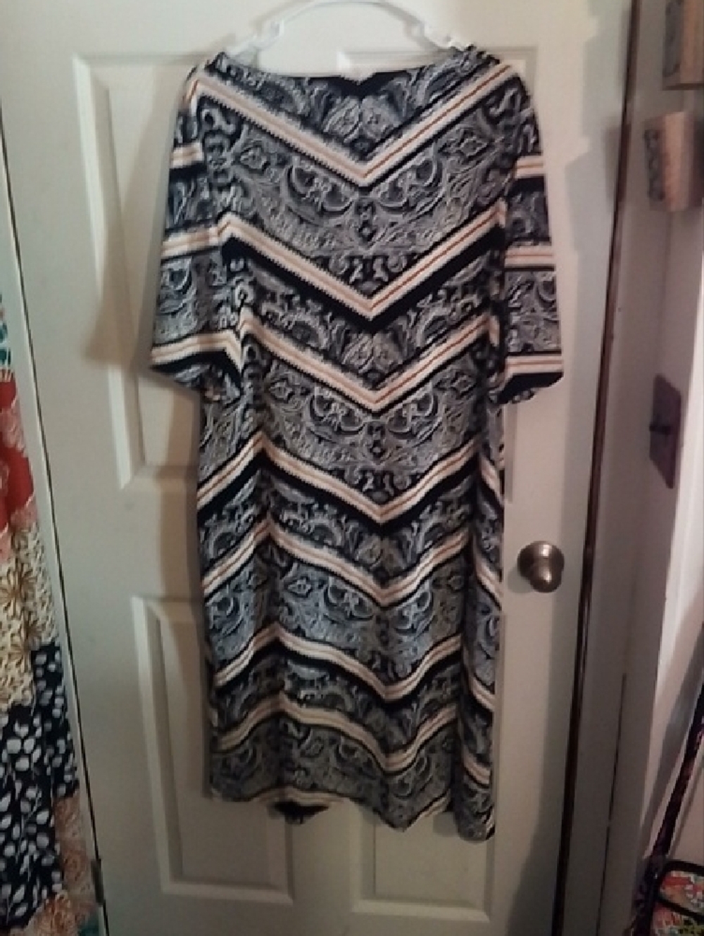 Black and Cream Chevron Print Midi Dress - Picture 2 of 2